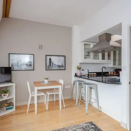 Stylish 1 Bedroom Apartment Near Northcote Road